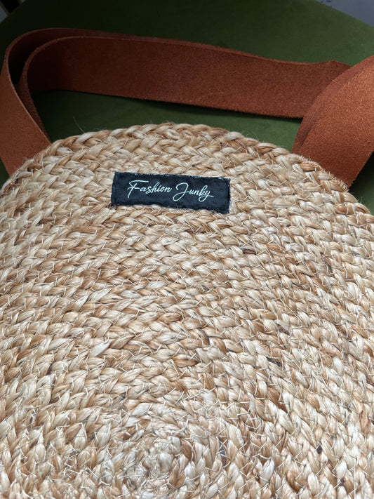 “On Vacay” circle bag.