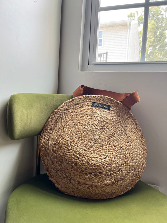 “On Vacay” circle bag.