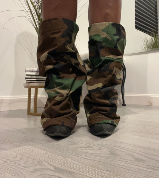 Camo leg cuffs.