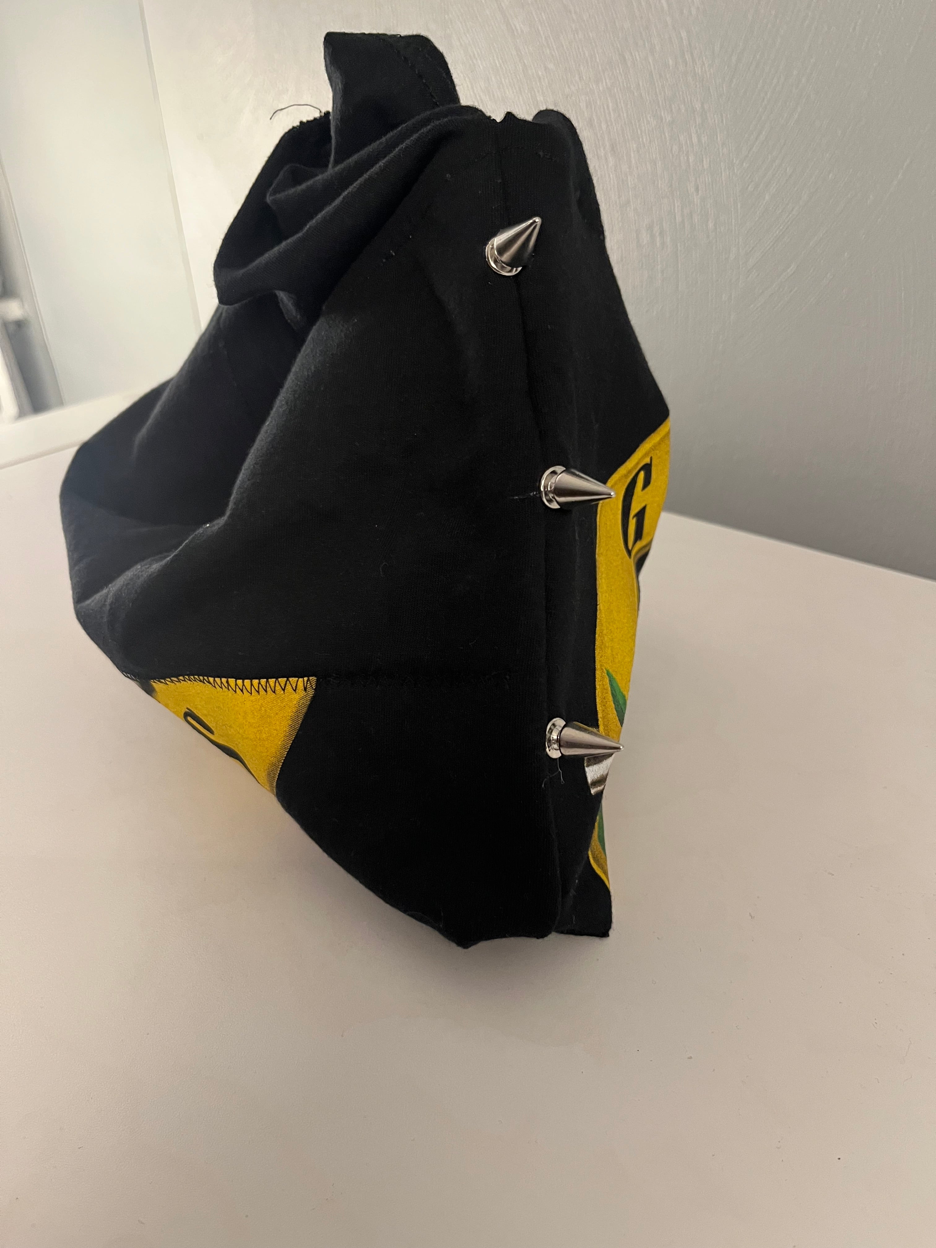 Guns/Roses tee bag.