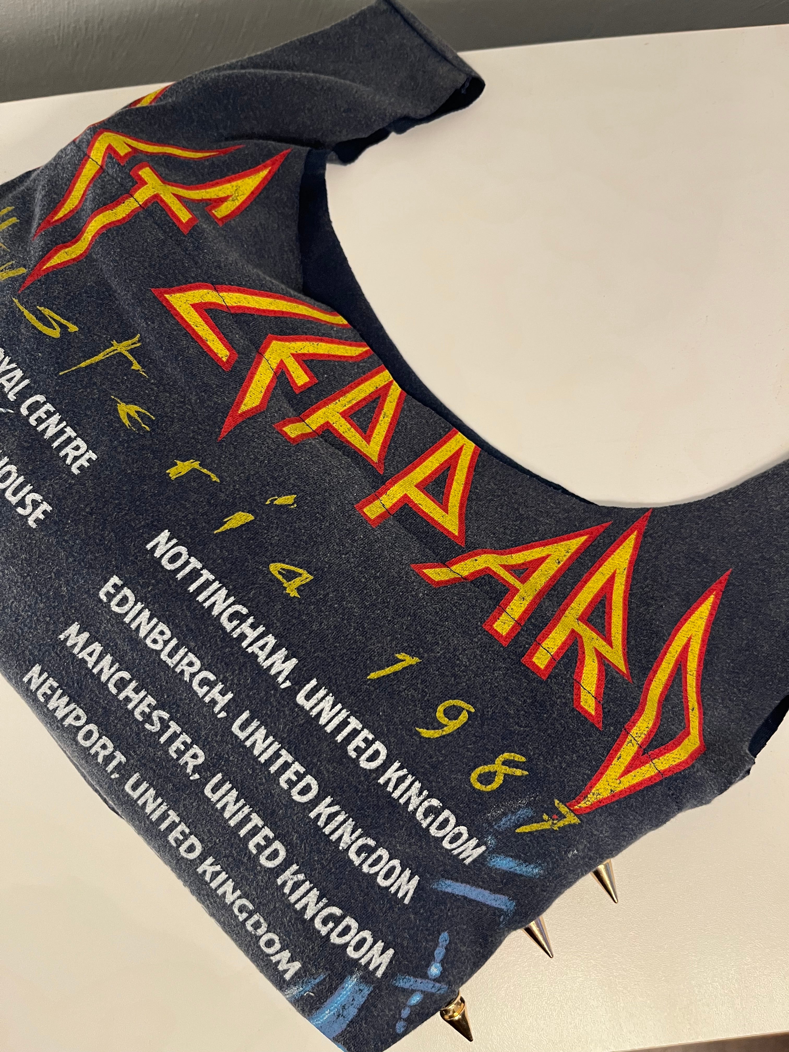 Def Leppard tee bag.